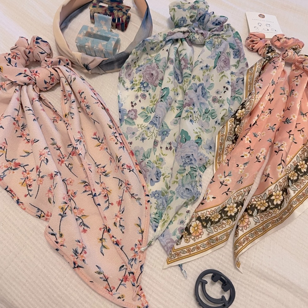 Hair Accessories.  Floral and very pretty items.  7 items total.  Brand new